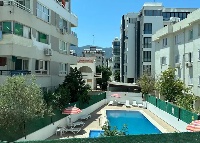 North With Pool Wiew Kyrenia Center キレニア